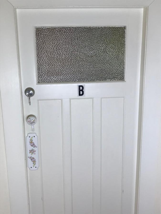 School Lane B&B Wr. 황거레이 외부 사진